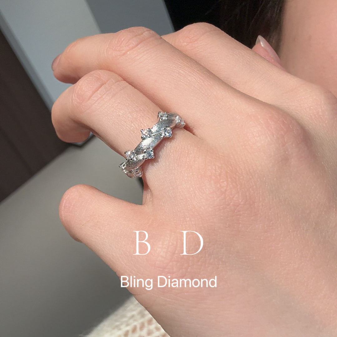 925银合成锆石戒指 扭扭藤蔓纯银戒指