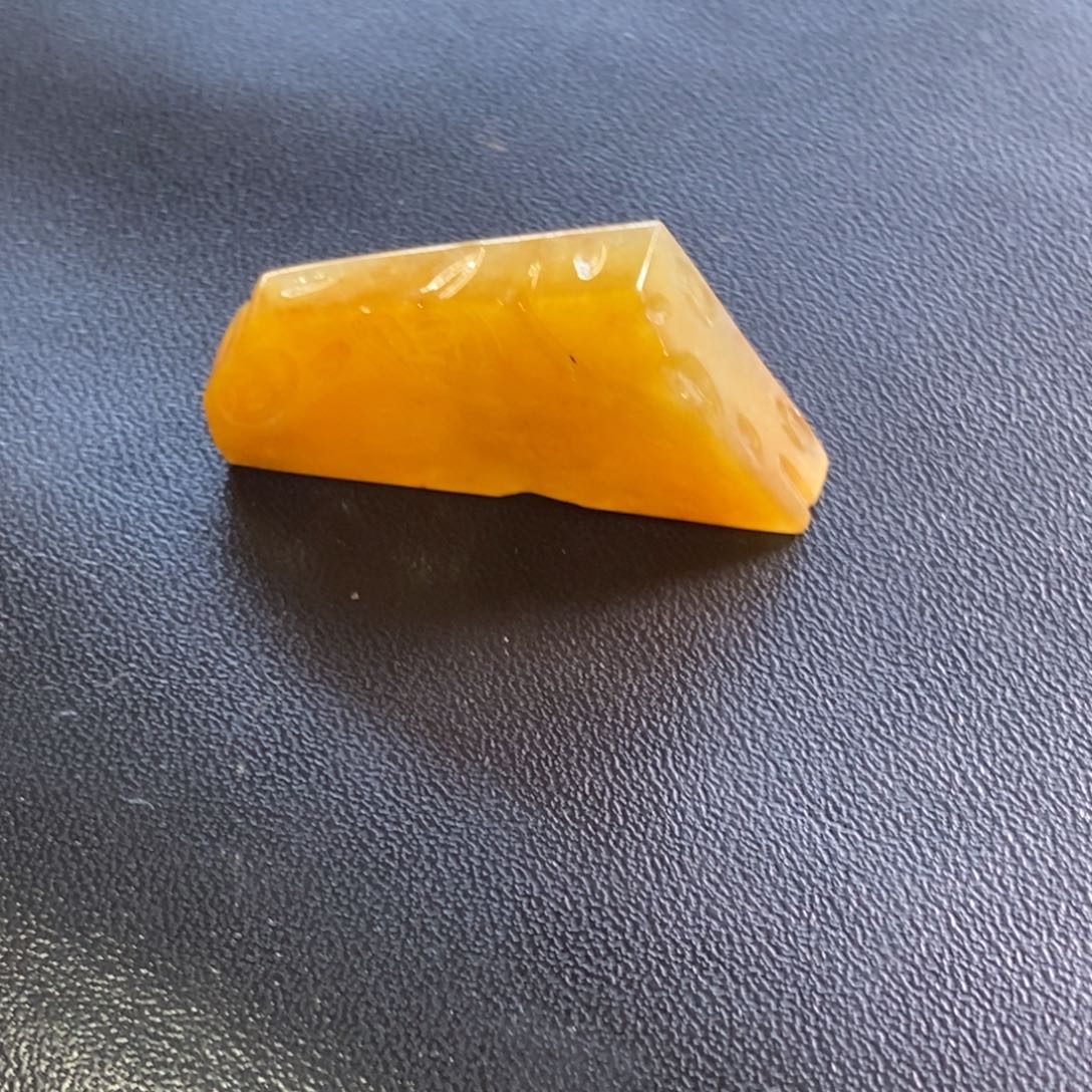 定制翡翠未镶嵌冰黄翡满色鸡油黄吊坠料