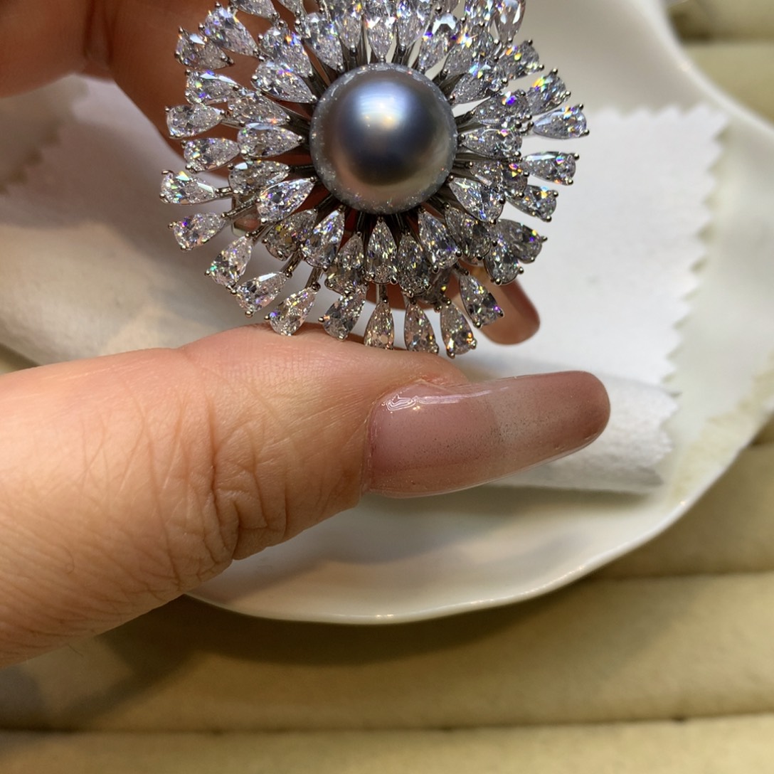 未镶嵌胸饰海水珍珠