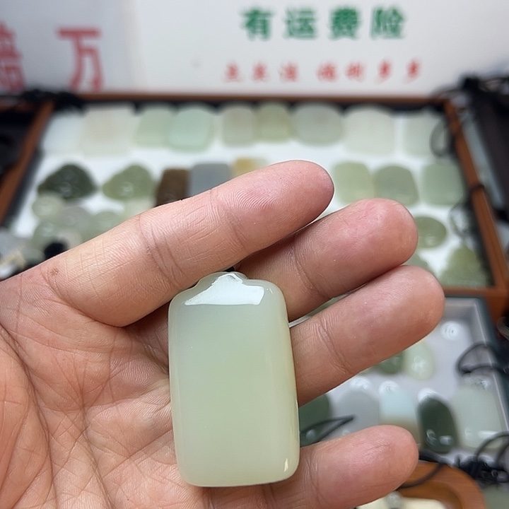 周***兴和田玉未镶嵌颈饰