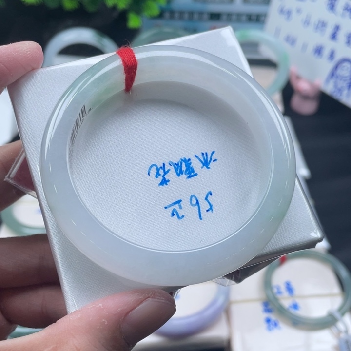 翡翠手镯未镶嵌冰飘花56正