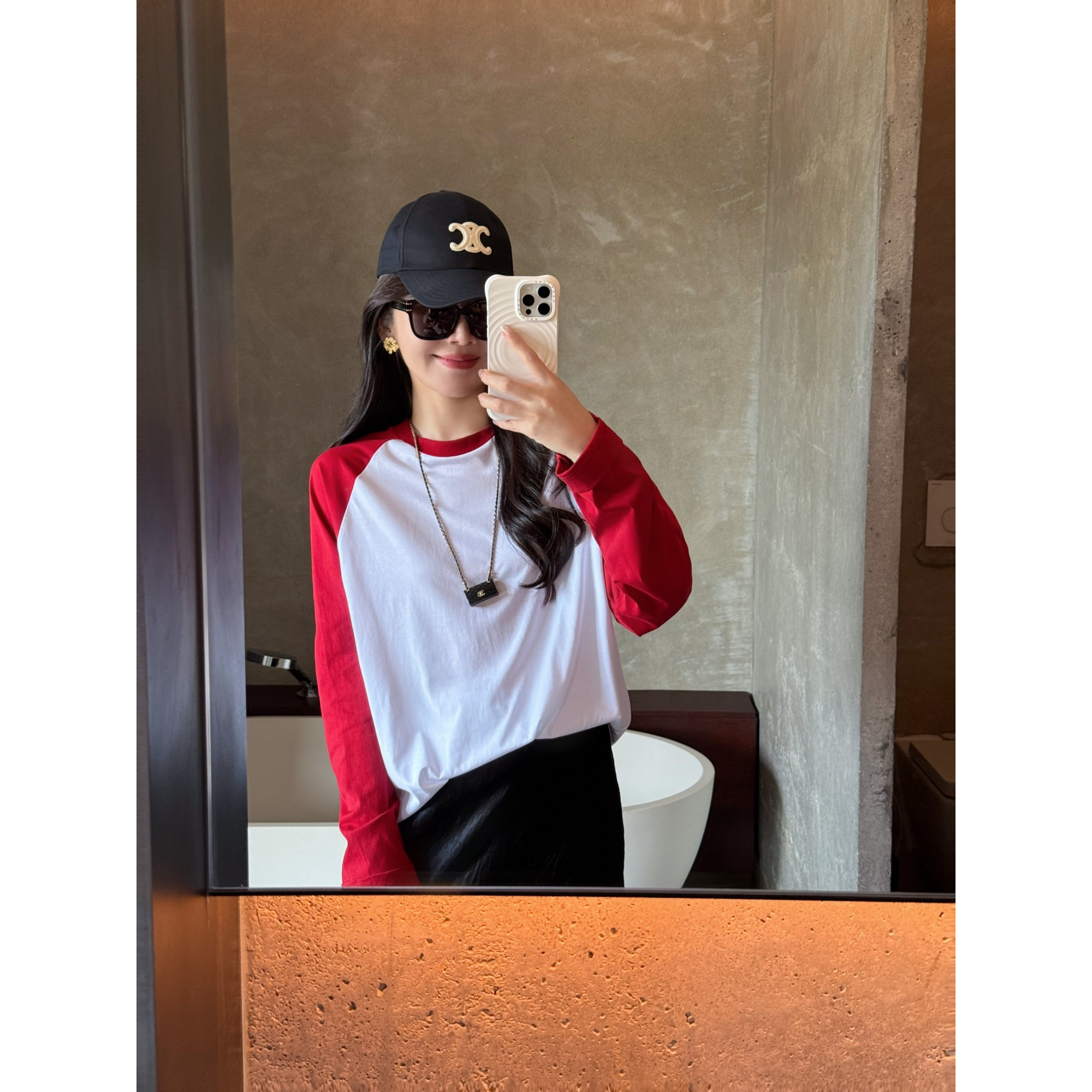 希娜 玫瑰花圃 红白撞色长袖宽松T恤