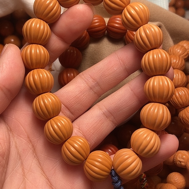 猴头核桃吊坠青****心手持