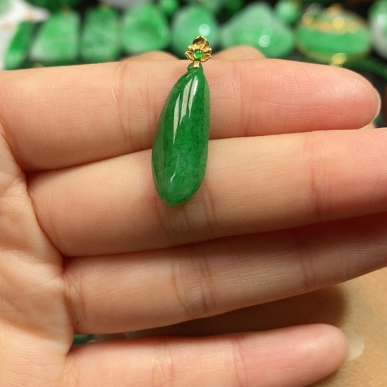 颈饰未镶嵌翡翠吊坠