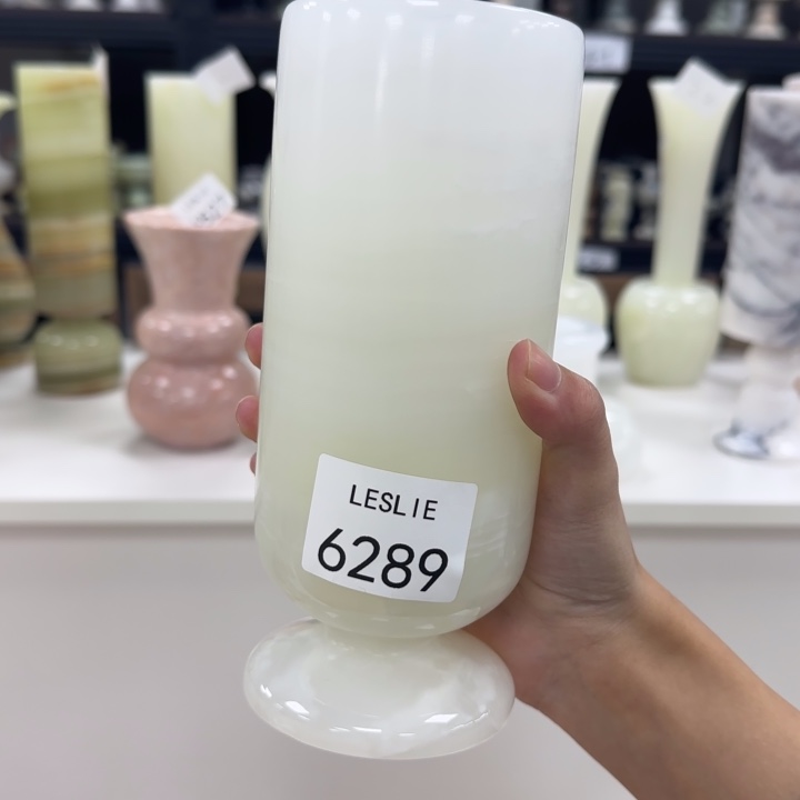 X289.            花。   瓶