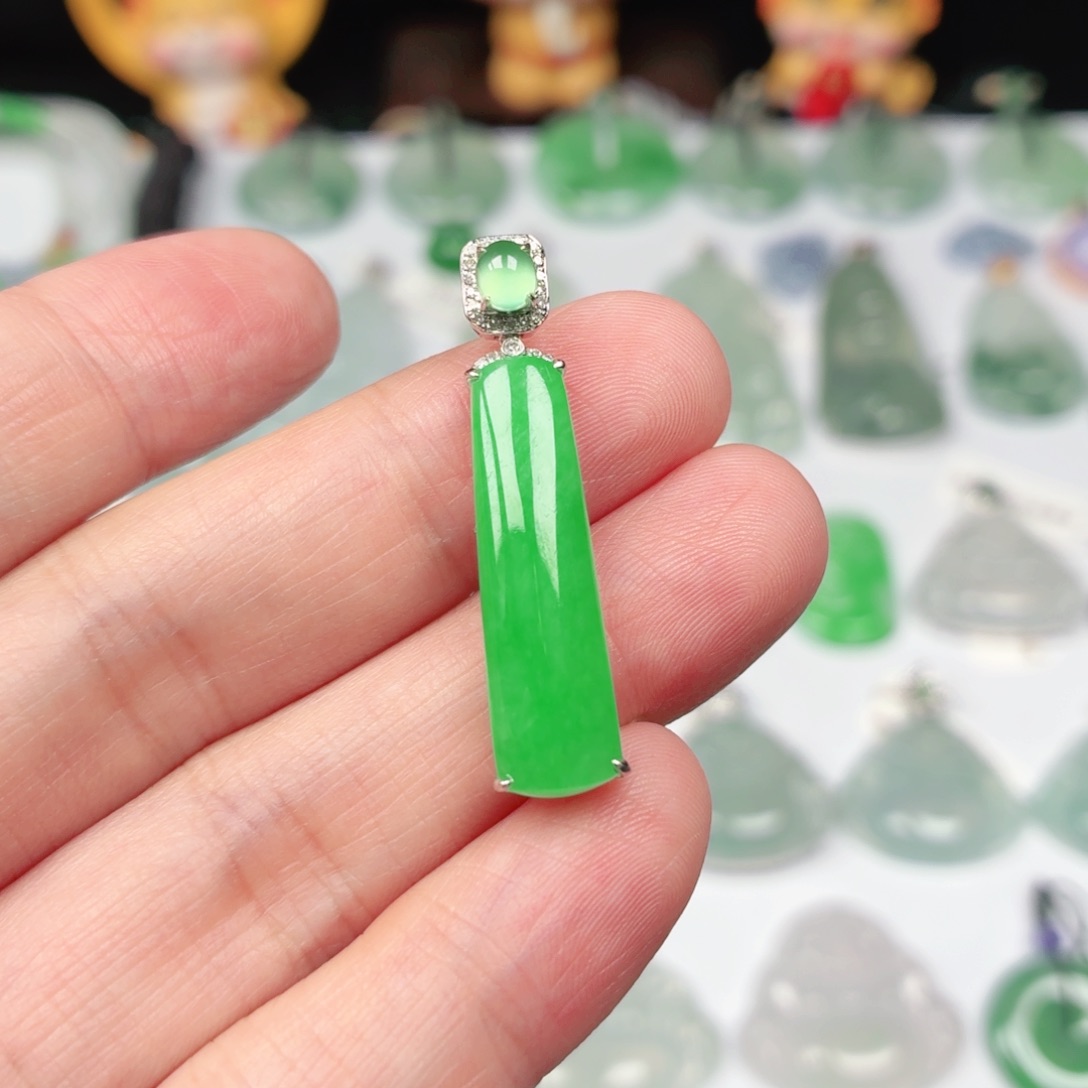 翡翠18K金镶嵌颈饰缅甸天然A货翡翠
