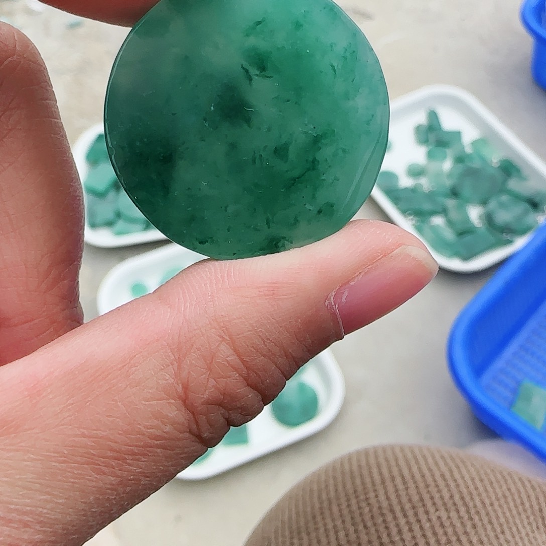 石英质玉颈饰未镶嵌