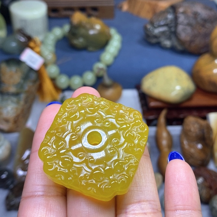 蛇纹石玉岫玉吊坠未镶嵌