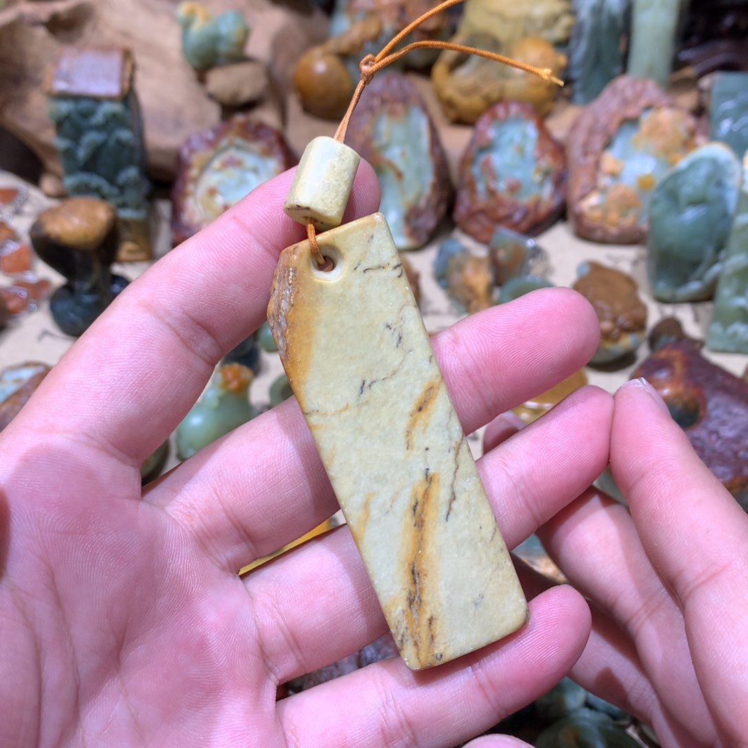 岫岩河磨玉（透闪石质玉）挂件未镶嵌