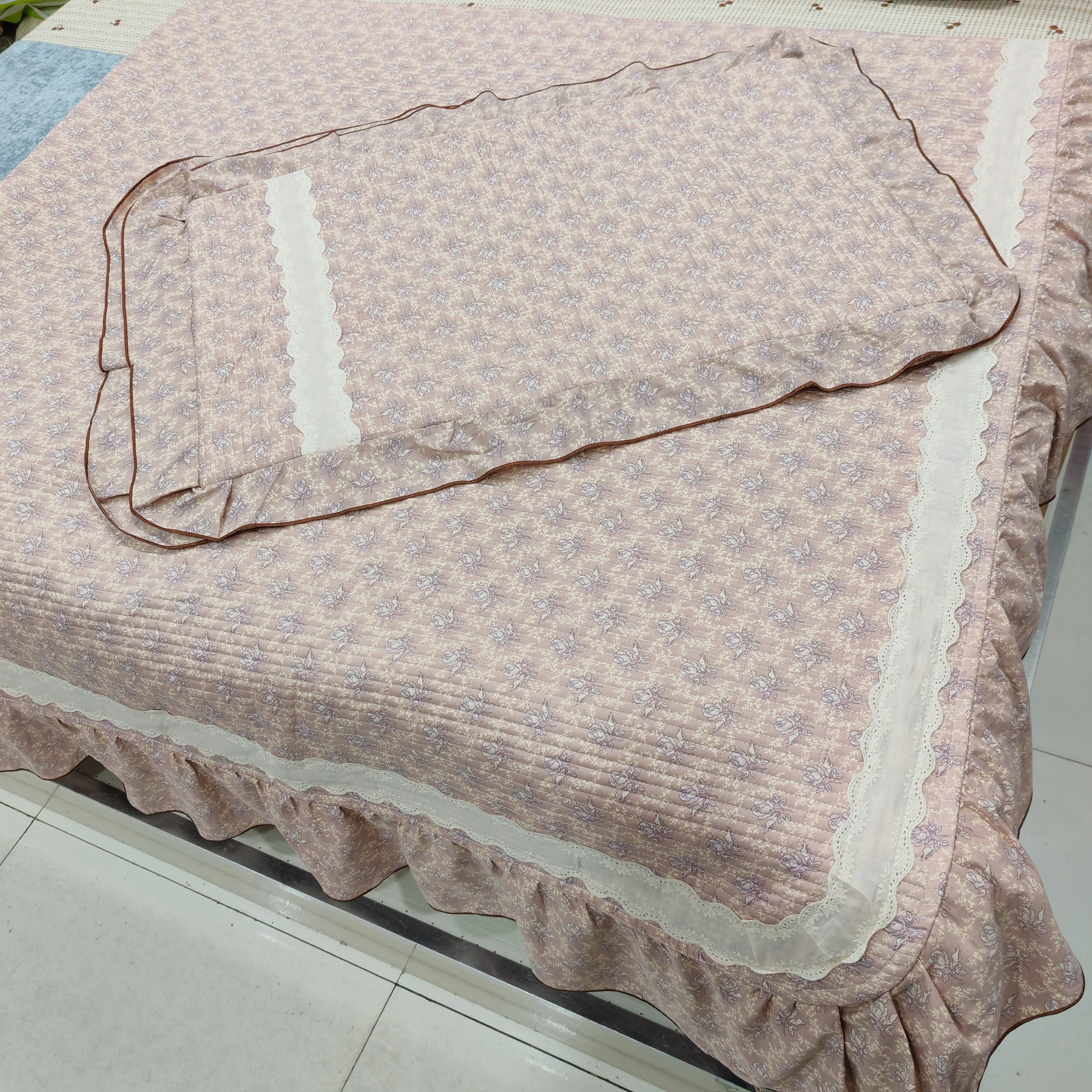 2.5×2.6米天丝棉花边床盖三件套