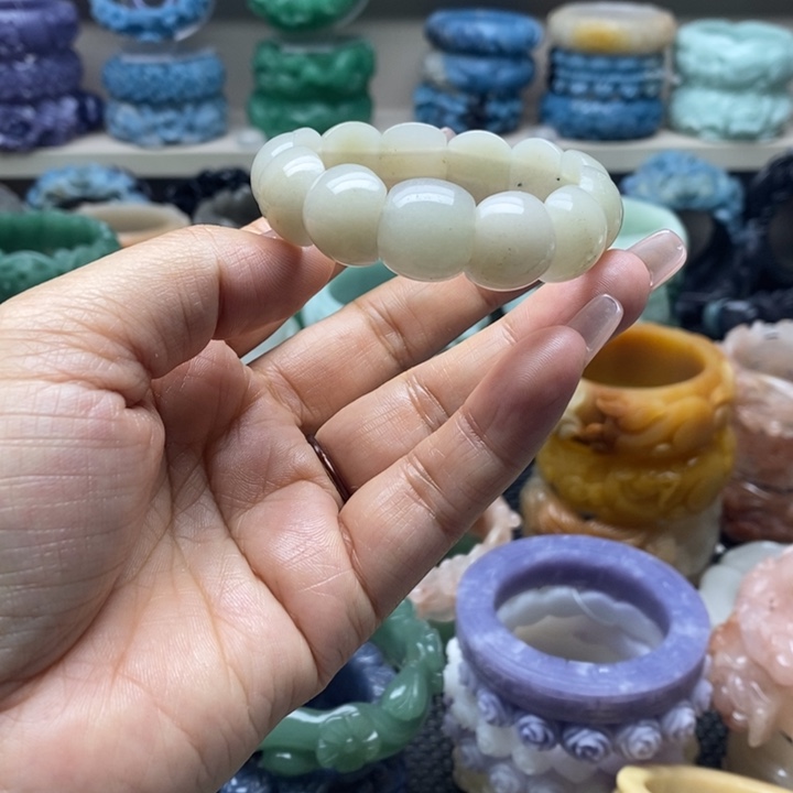 未镶嵌手镯石英岩玉