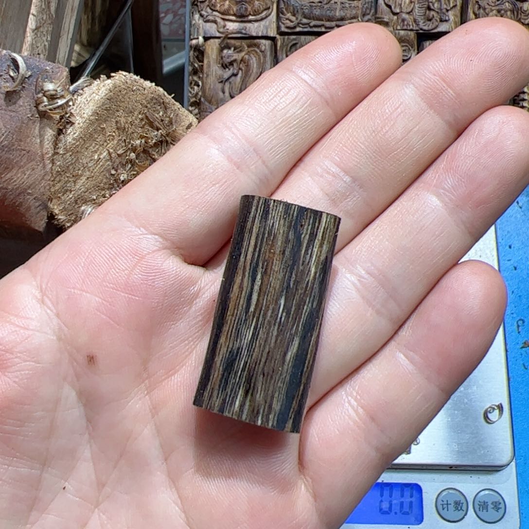 沉香吊坠白棋素牌5克