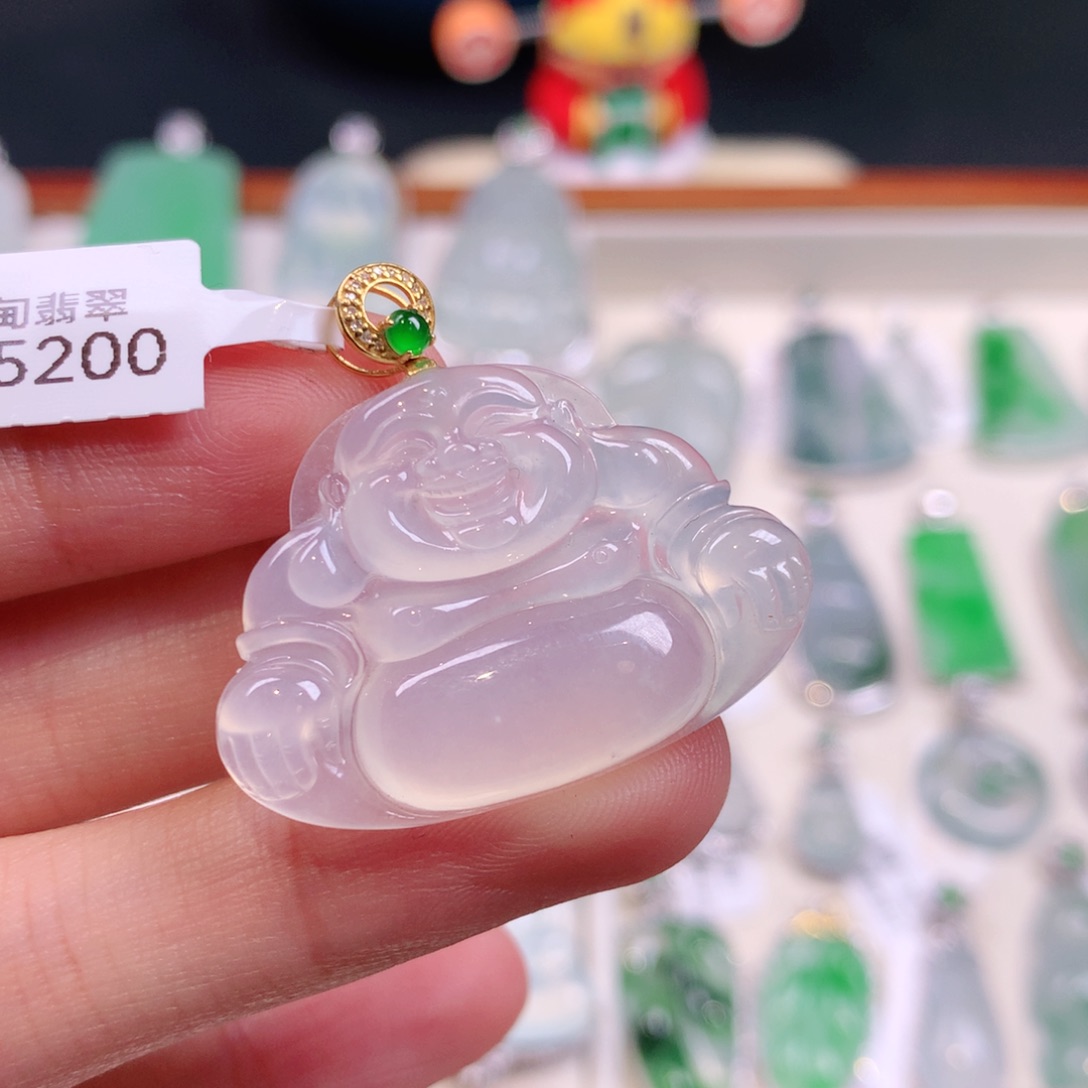 翡翠颈饰18K金镶嵌有***。