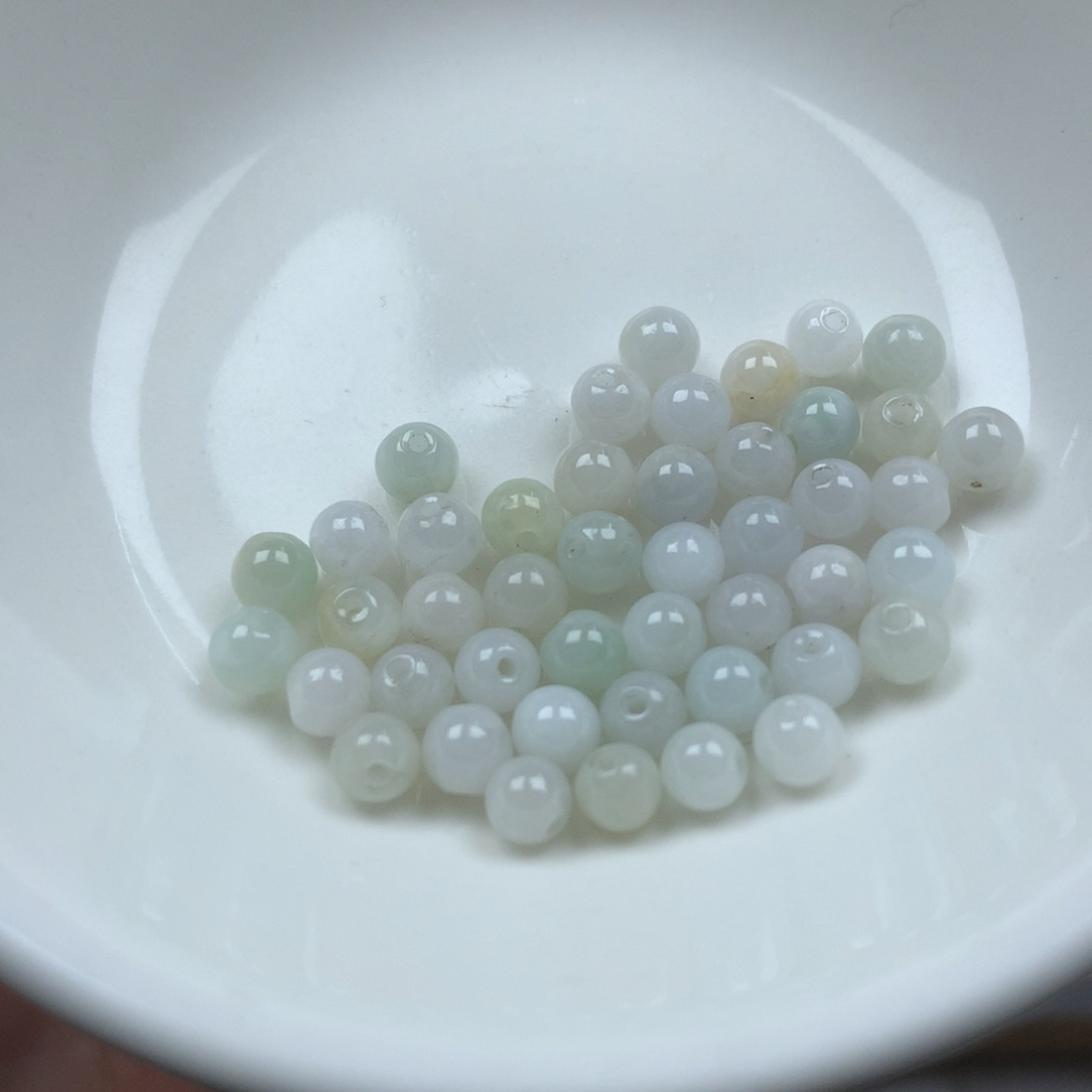 翡翠颈饰未镶嵌卡4。40颗。单圈。