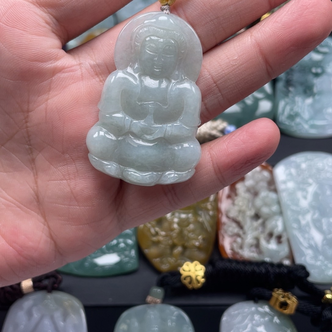 翡翠未镶嵌颈饰         1