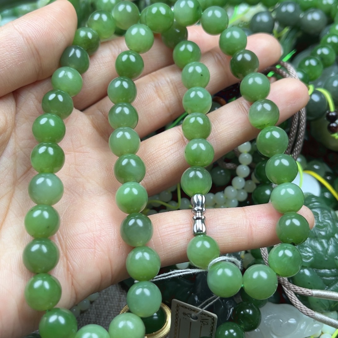 阿***倒和田玉（碧玉）未镶嵌颈饰