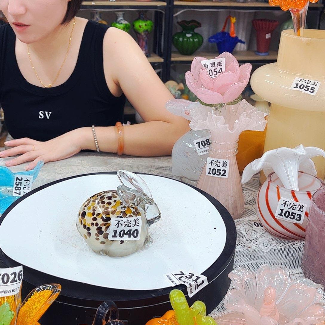 1040兔  家悦琉璃工艺品不完美