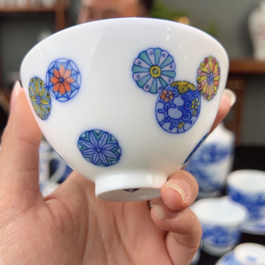 柴窑釉下彩皮球花鸡心杯