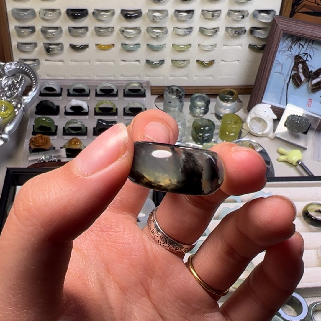 腊***五蛇纹石玉未镶嵌戒指