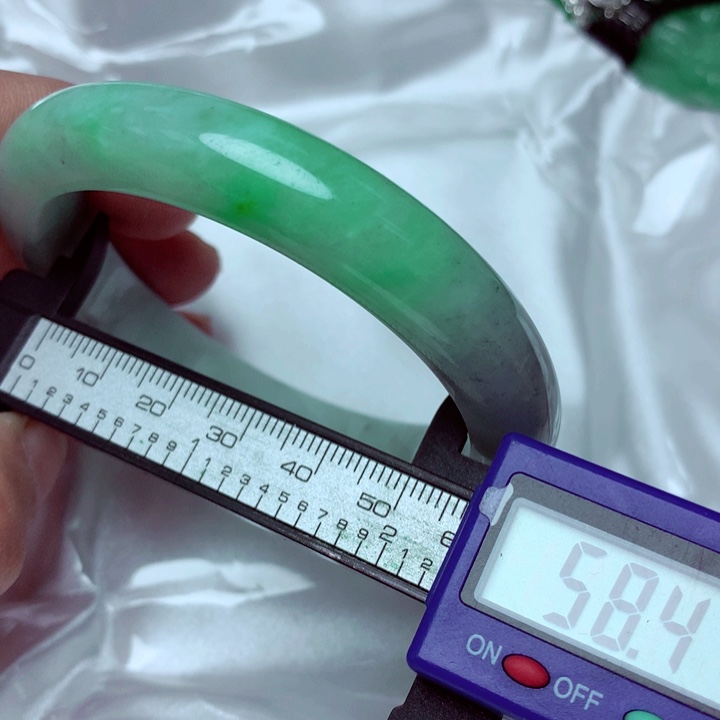 翡翠手镯未镶嵌手镯