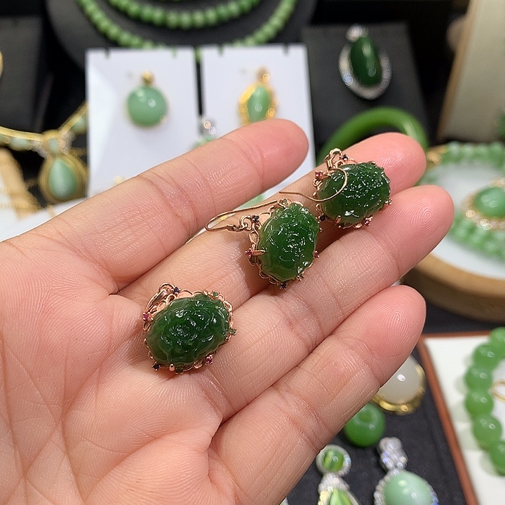 颈饰银S925镶嵌和田玉（碧玉）