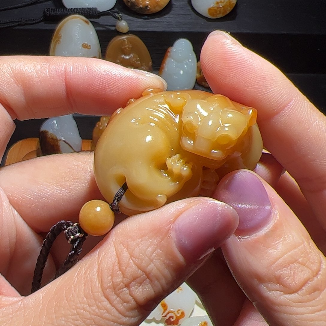 颈饰未镶嵌和田玉三**臂