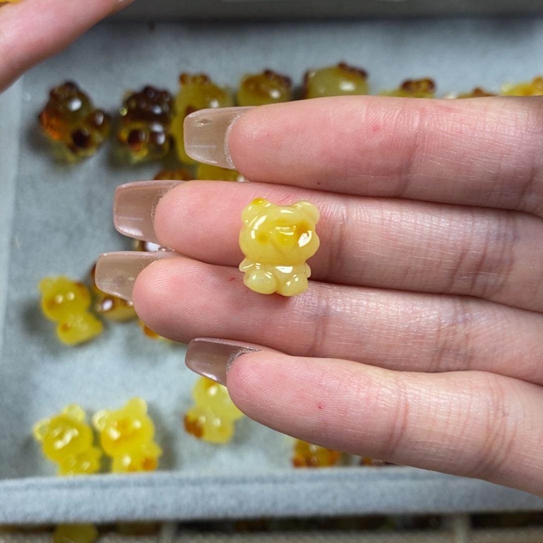 琥珀裸石未镶嵌昭**✨小熊