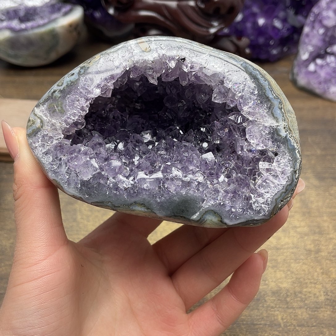 小***琨紫晶未镶嵌大型摆件（非配饰）