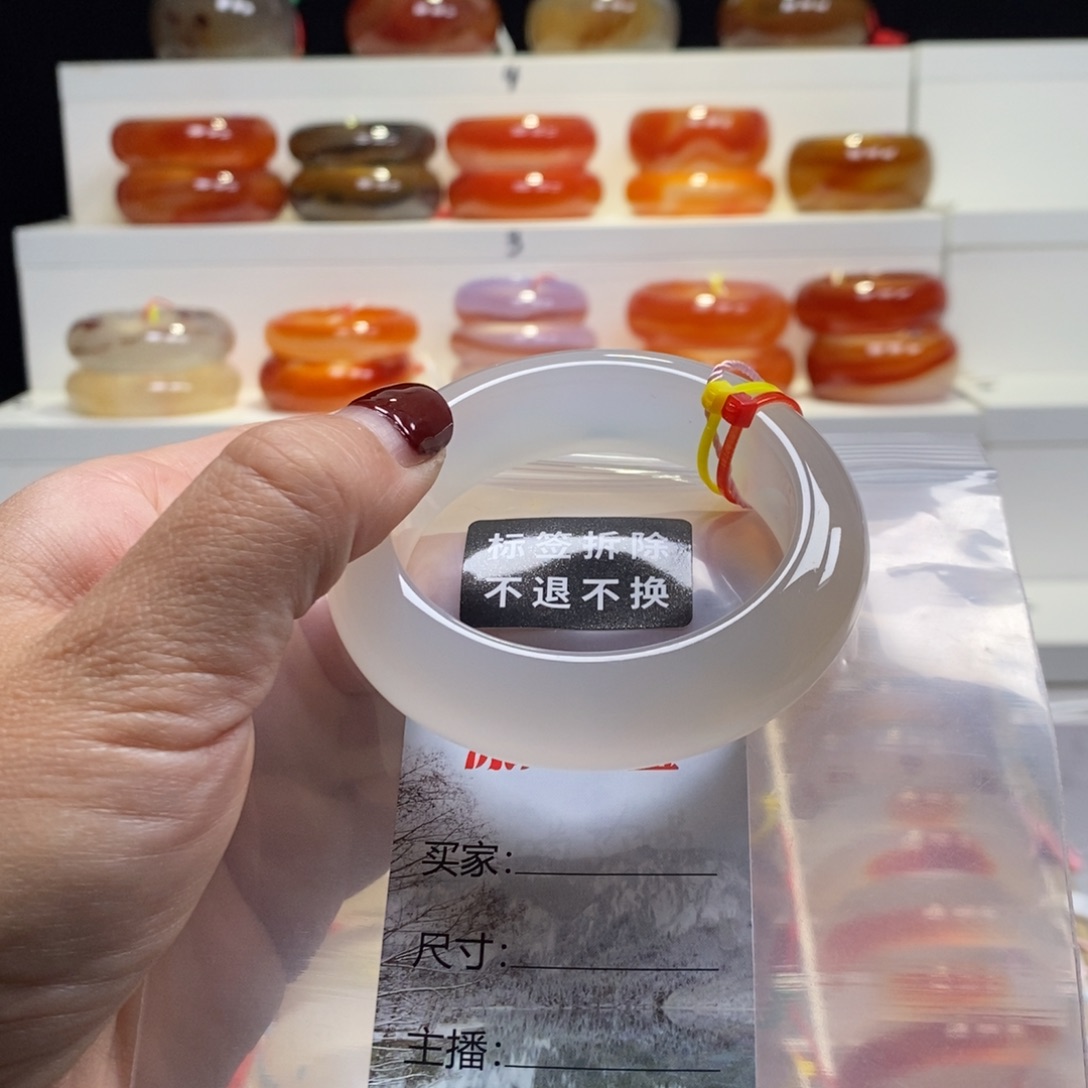 杉****玛瑙/玉髓未镶嵌手镯天然纹雾