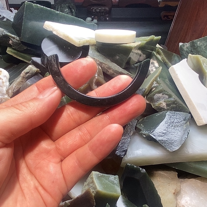 和田玉未镶嵌珠宝奇石