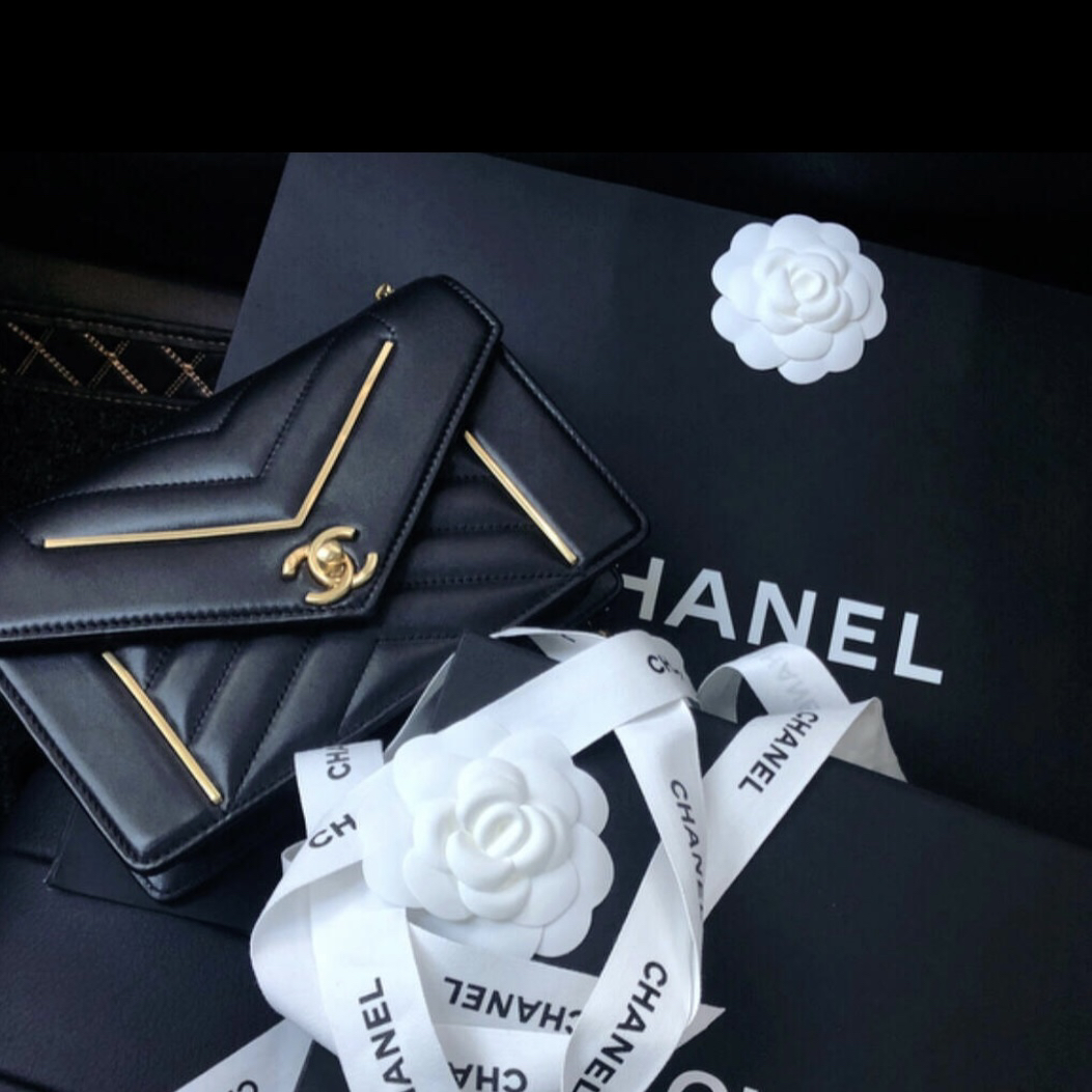 95新 Chanel/香奈儿 多多奢品/香奈儿v纹黑金信封98新包展
