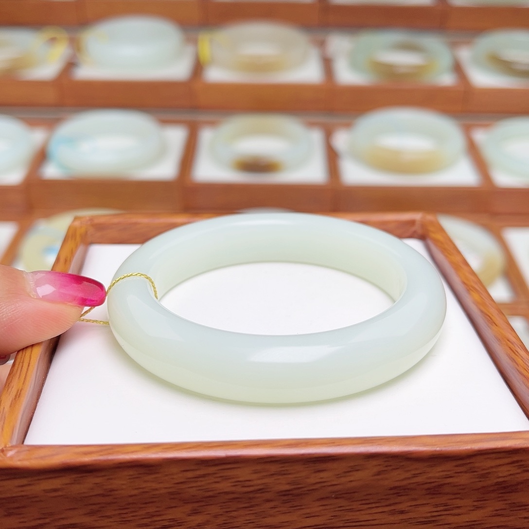 和田玉手镯未镶嵌52.8