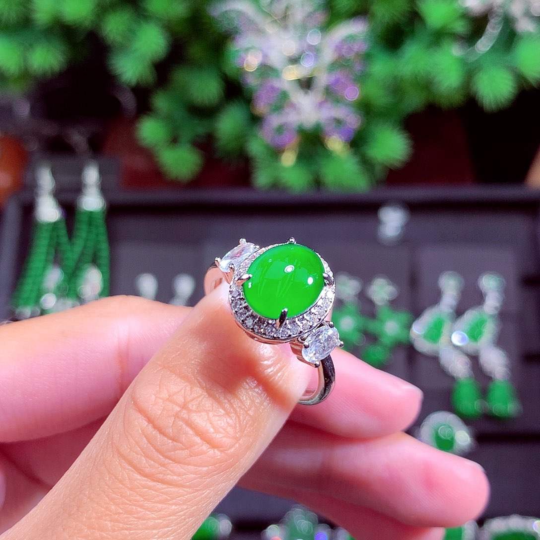 颈饰未镶嵌翡翠天然