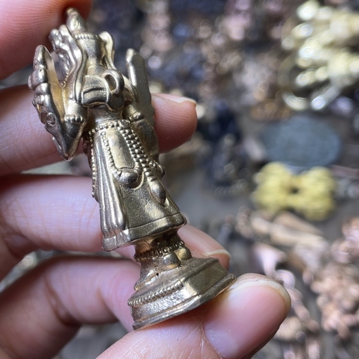 苏***N青铜原色小微瑕福利福利