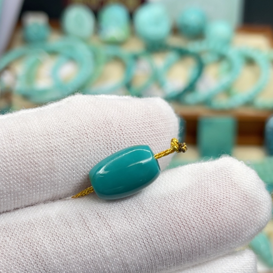 绿松石未镶嵌颈饰