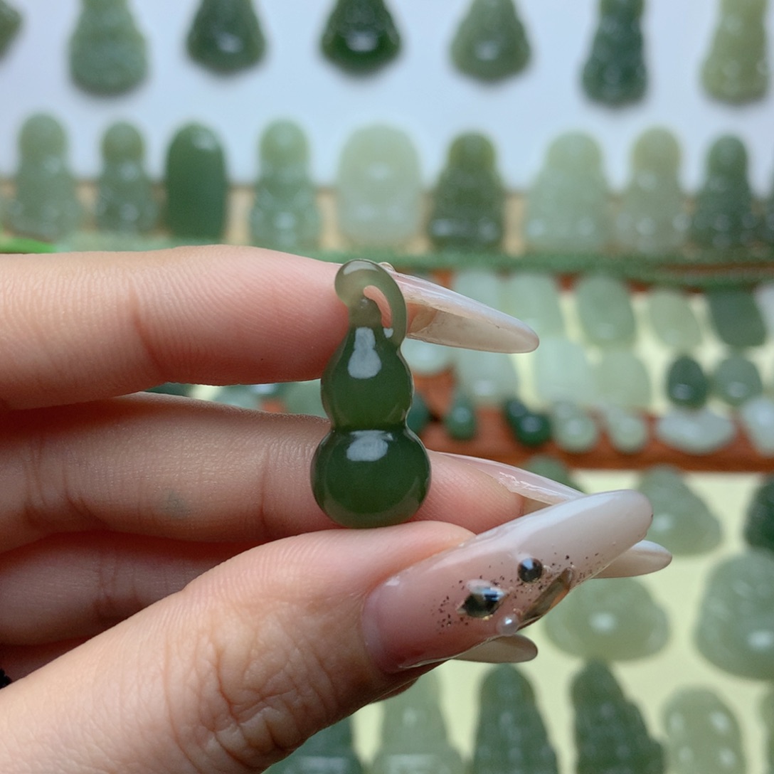 和田玉吊坠未镶嵌