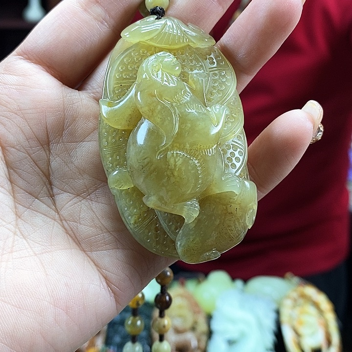 蛇纹石玉吊坠未镶嵌