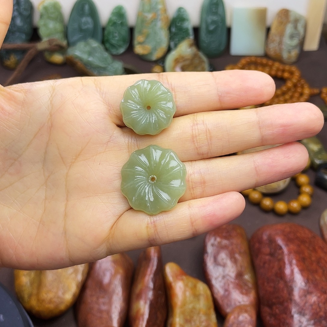 冰***莉颈饰未镶嵌岫岩河磨玉（透闪石质玉）