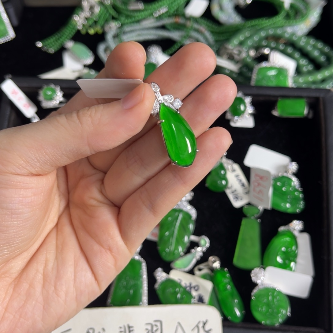 翡翠银S925镶嵌戒指福瓜吊坠