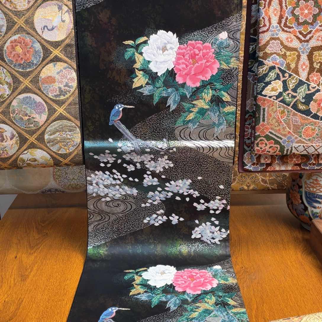 织绣引箔牡丹瑞鸟纹