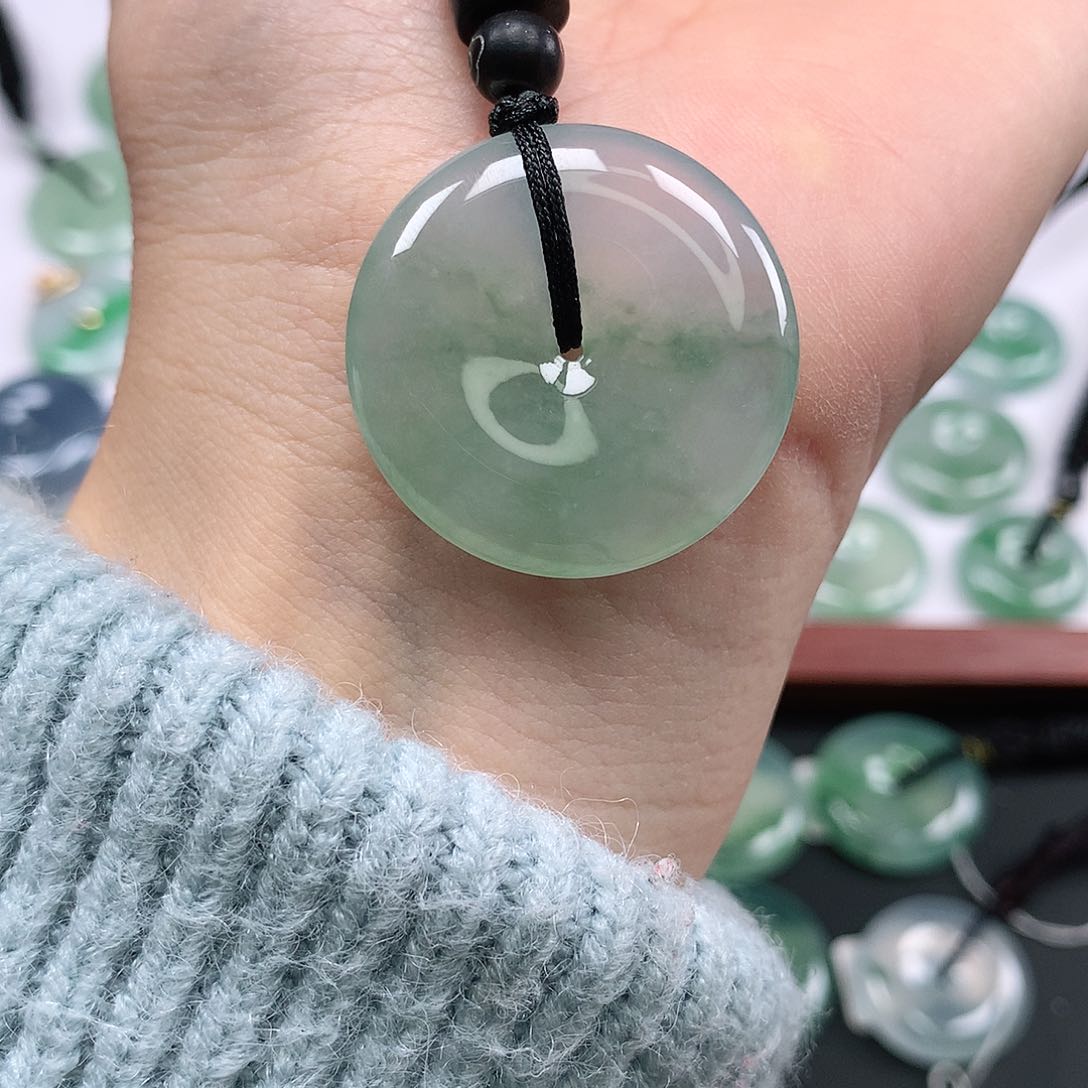 翡翠颈饰未镶嵌平安