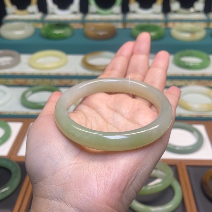 和田玉手镯未镶嵌58