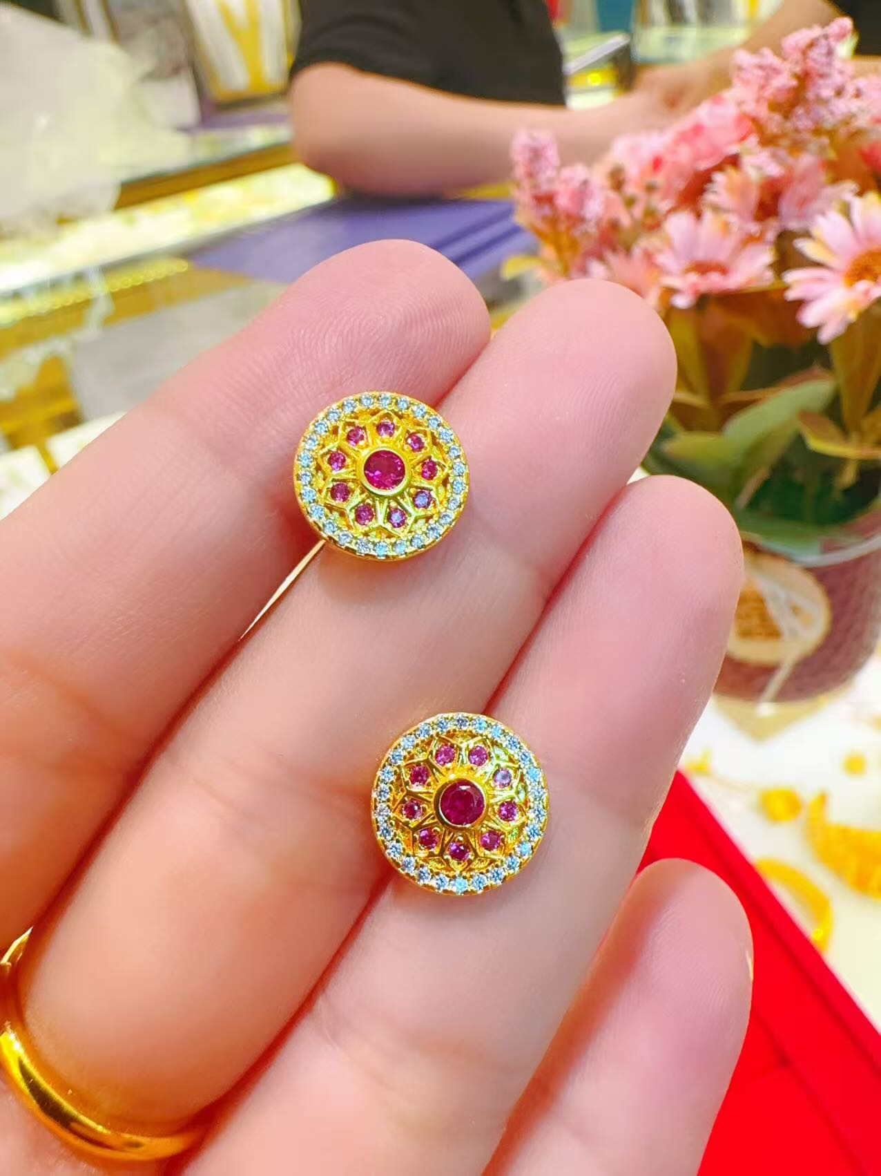 合金耳饰 0.1g 点钻玫瑰花耳钉 سېھران قاپلىما ئالتۇنلىرى  