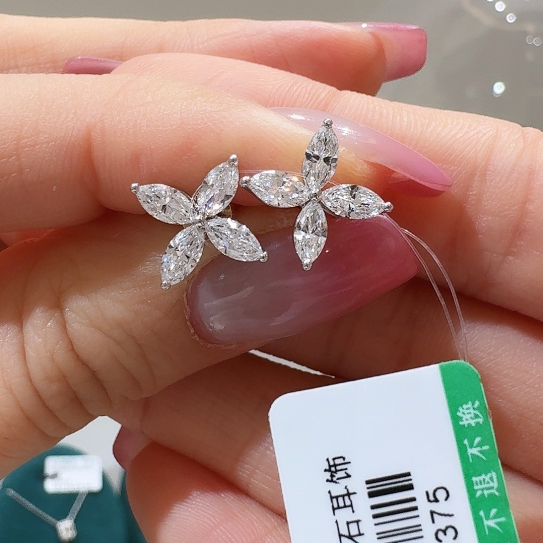 实验室培育钻石耳饰18K金镶嵌益*