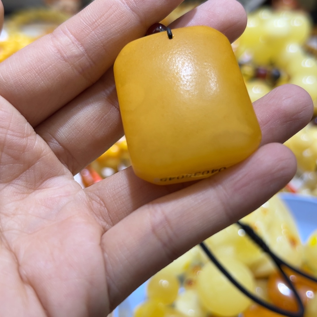 琥珀珠宝奇石未镶嵌