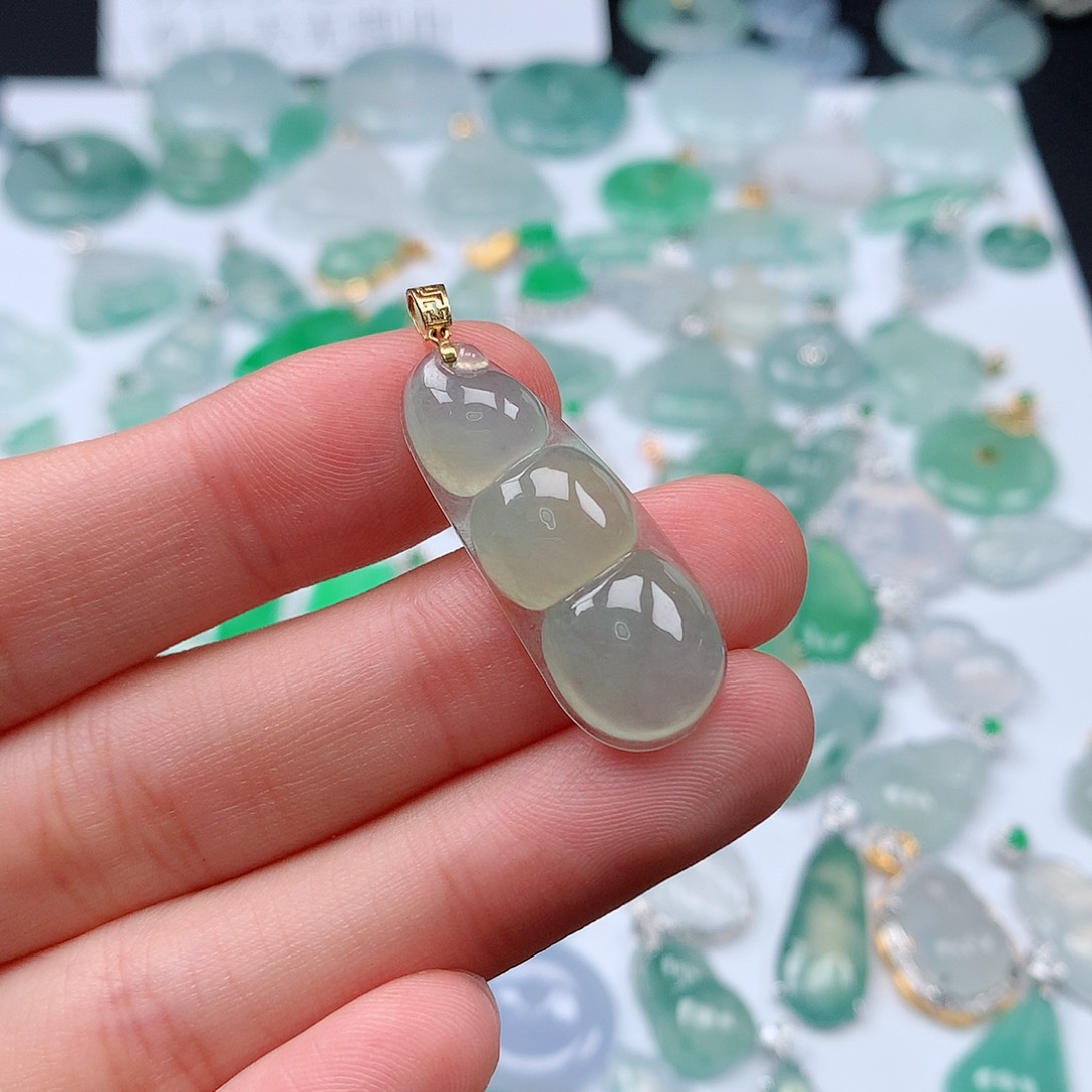 翡翠颈饰18K金镶嵌天然翡翠