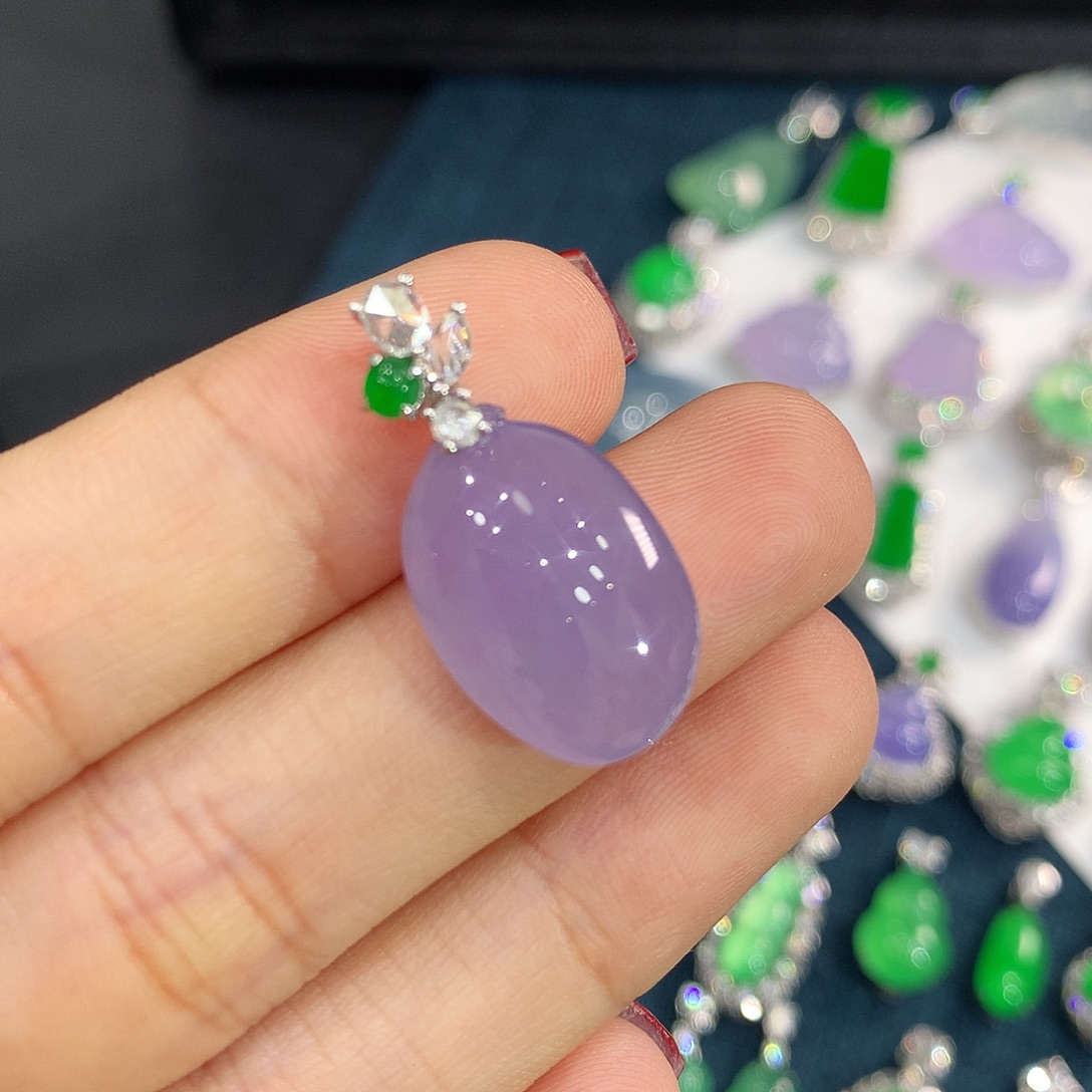 翡翠18K金镶嵌颈饰