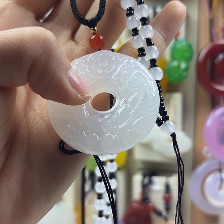 江***织石英质玉未镶嵌颈饰