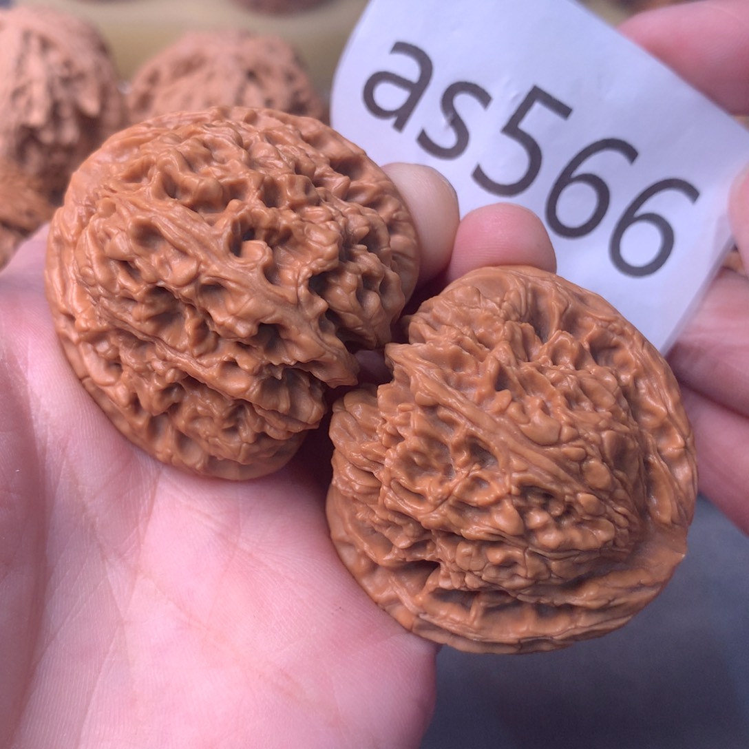 文玩核桃把件红皮三角疆45