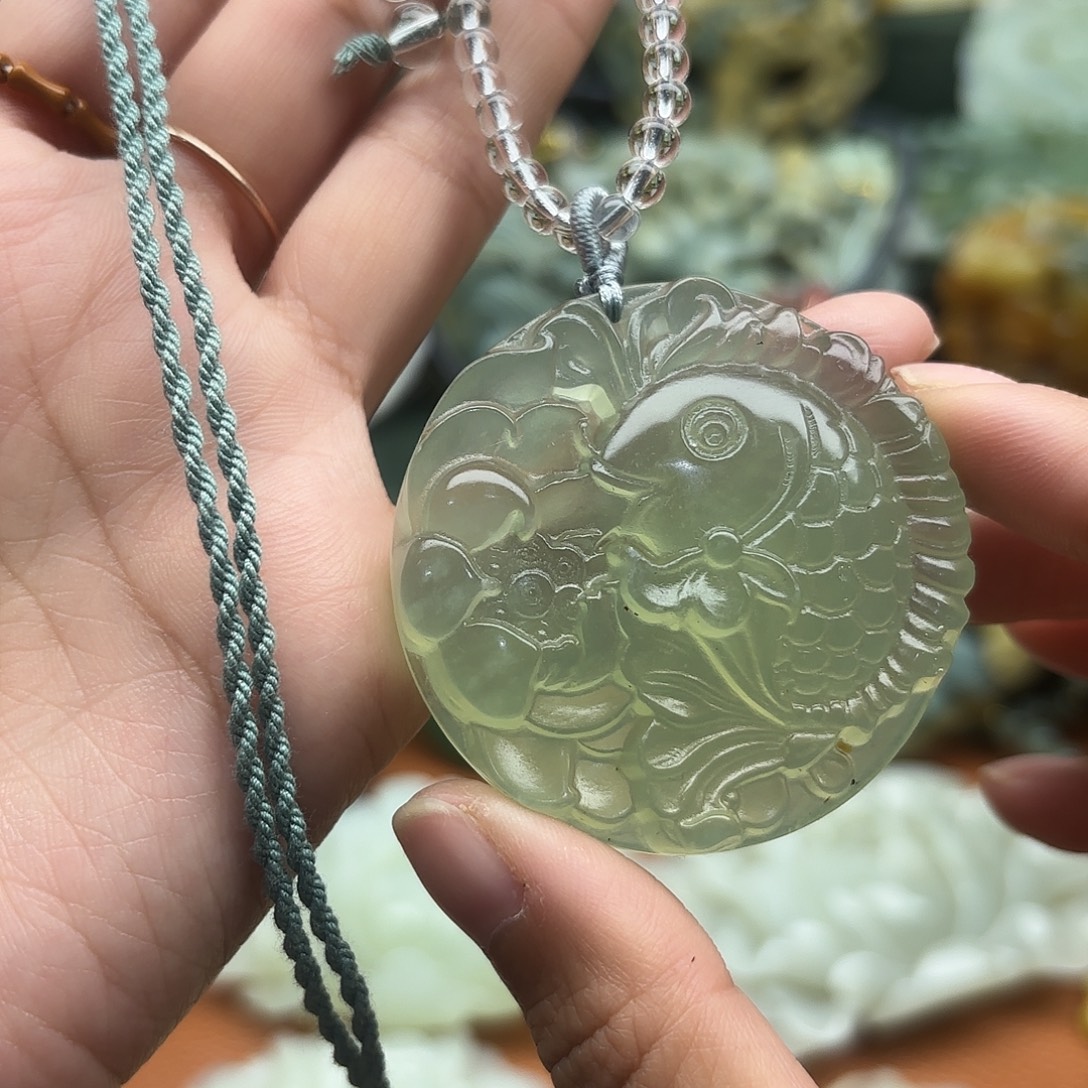 蛇纹石玉未镶嵌颈饰